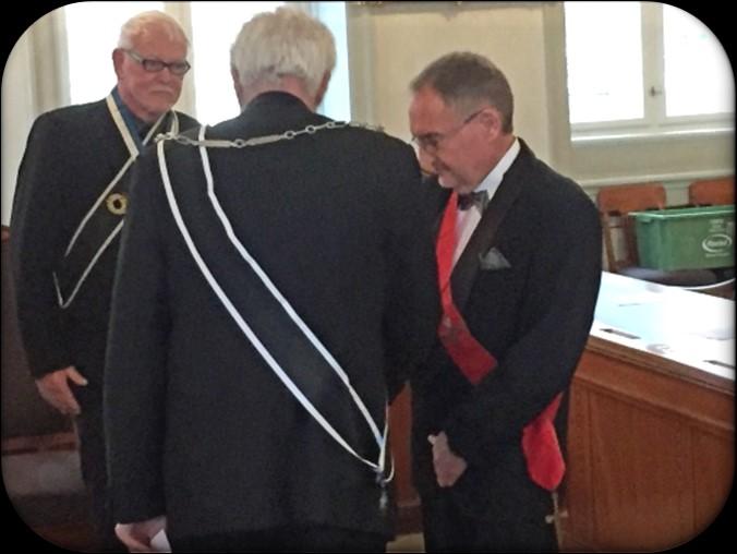 melodi og spillede på guitar og opskar stort bifald.