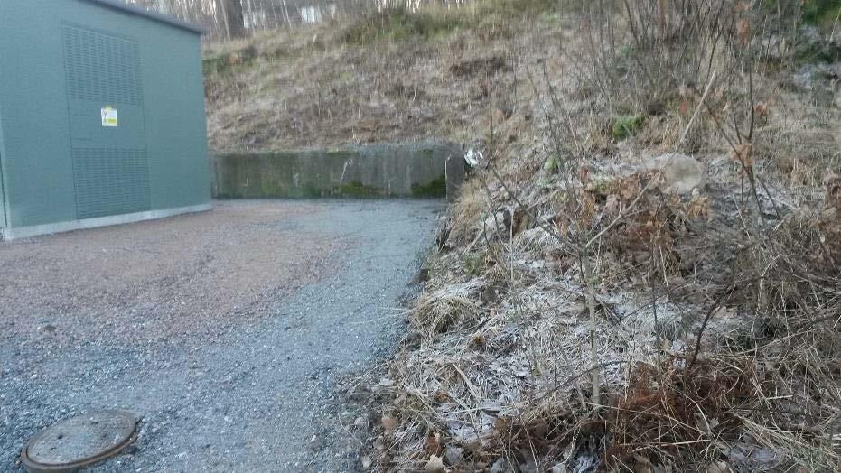 finns inget synligt berg. Ytligt bedöms jorden under mylla utgöras av friktionsjord.