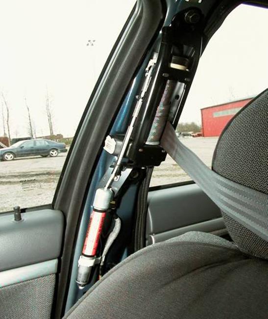 B-stolpen är stark i nya bilar, dessutom tillkommer anordningen för bältessträckaren som kan vara