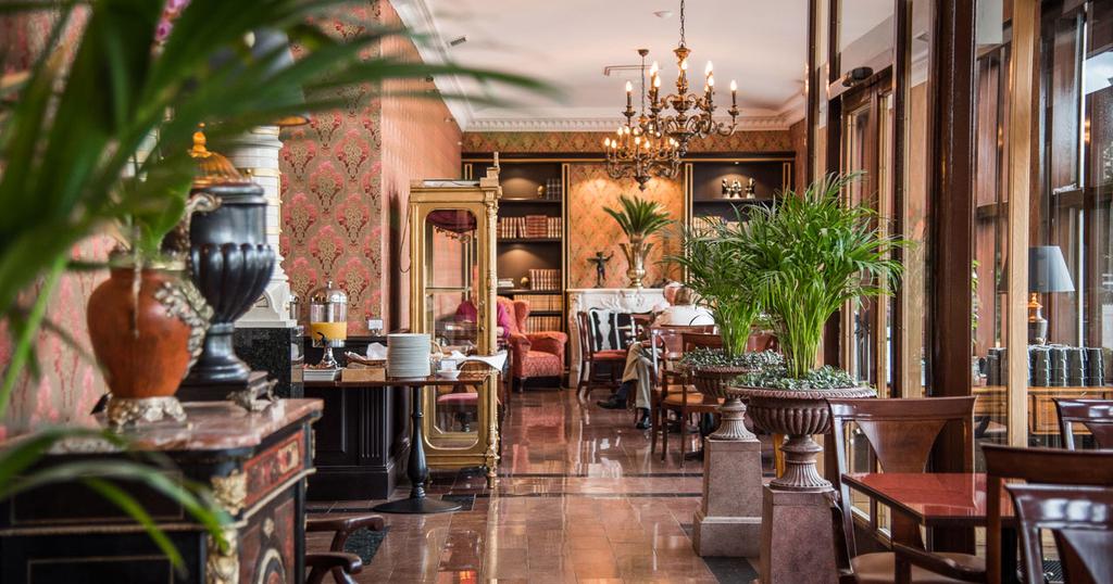 RESTAURANG-/STUDIEBESÖK med lunch Torsdag 19 oktober kl 11.30 Emigranthuset med lunch på Casino Cosmopol Vi samlas utanför Emigranternas Hus, Packhusplatsen 7, för en guidad visning på Emigranthuset.