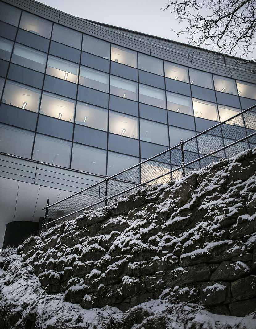 FÖRVALTNINGSBERÄTTELSE STRATEGI OCH VISION Ägardirektiv verksamhetens ändamål Trollhättans Stad anger i gällande bolagsordning 3 att bolaget ska tillhanda hålla lokaler för kommu nala verk samheter