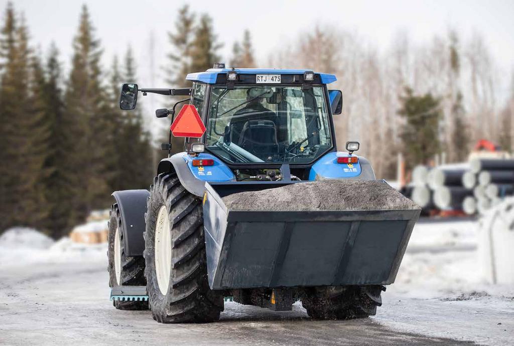 Redskapskatalog traktor Drivex Skopor för effektiv sandning Sandspridarskopor Drivex nya sandspridarskopa SS15C för jordbruks traktor är konstruerad för effektiv sandning, lång livslängd och har