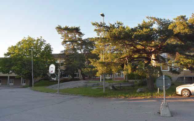 21 av 51 Figur 6: Norrbergsskolan Söder om planområdet ligger Storstugan som en solitär byggnad på