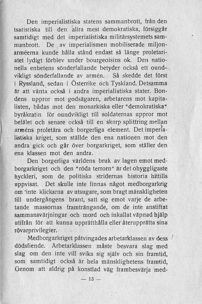 . Den imperialistiska statens sammanbrott, från den tsaristiska till den ~l1ra mest demokratiska, försiggår samtidigt med det imperialistiska militärsystemets sam manbrott.