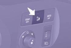 Parkeringshjälp Funktionsstörning I händelse av funktionsstörningar tänds dioden på knappen åtföljd av en ljudsignal och ett meddelande på displayen vid iläggning av backväxeln.