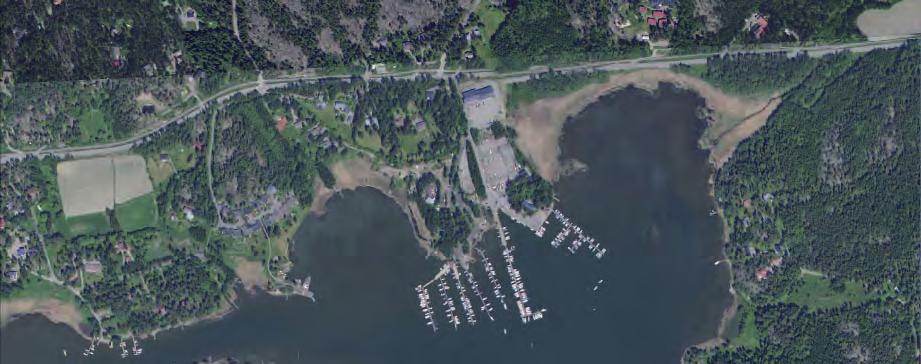 Alueelta on matkaa Etelä-Sipoon paikalliskeskukseen ja Sipoon toiseksi suurimpaan taajamaan Söderkullaan noin 7 km.