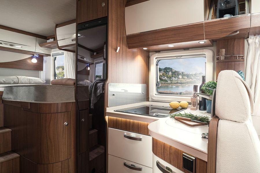HYMER Tramp SL - Kökskomfort Perfekt utrustat, något som alla resande amatörkockar drömmer om.