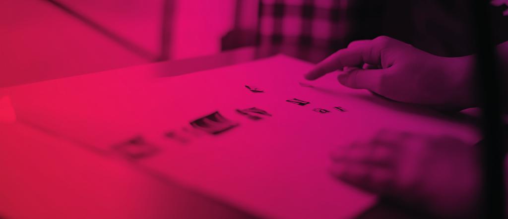 Digitala berättelser om det nya landet Projektet Sverige Berättar började med att barnbarn gjorde digitala berättelser om sina mor- och farföräldrars erfarenheter när de emigrerade till Sverige.