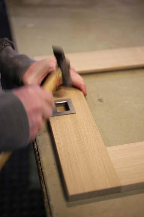 Man tar fram små serier åt gången av varje möbel. Det görs för att få full kvalitetskontroll och för att alla möbler tillverkas på beställning. Ibland görs specialanpassningar efter kundens önskemål.
