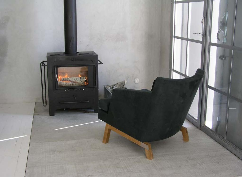 3-SITS SOFFA L:170 2-SITS SOFFA L:115 FÅTÖLJ L:65 CM DJUP: 80 CM HÖJD: 75 CM, HÖG FÅTÖLJ 96,5 CM FOTPALL L:58 B:44 H:40 CM Gothem, liksom alla våra möbler, tillverkas helt i Sverige.