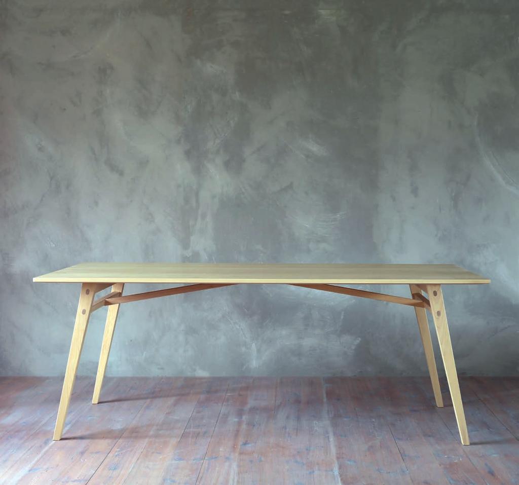 LÄNGD: 160 ELLER 215 CM BREDD: 82 CM HÖJD: 73 CM Mafrids MATBORD Både liten och stor i hemmets hjärta Mafrids är det vanliga matbordet med det lilla extra.