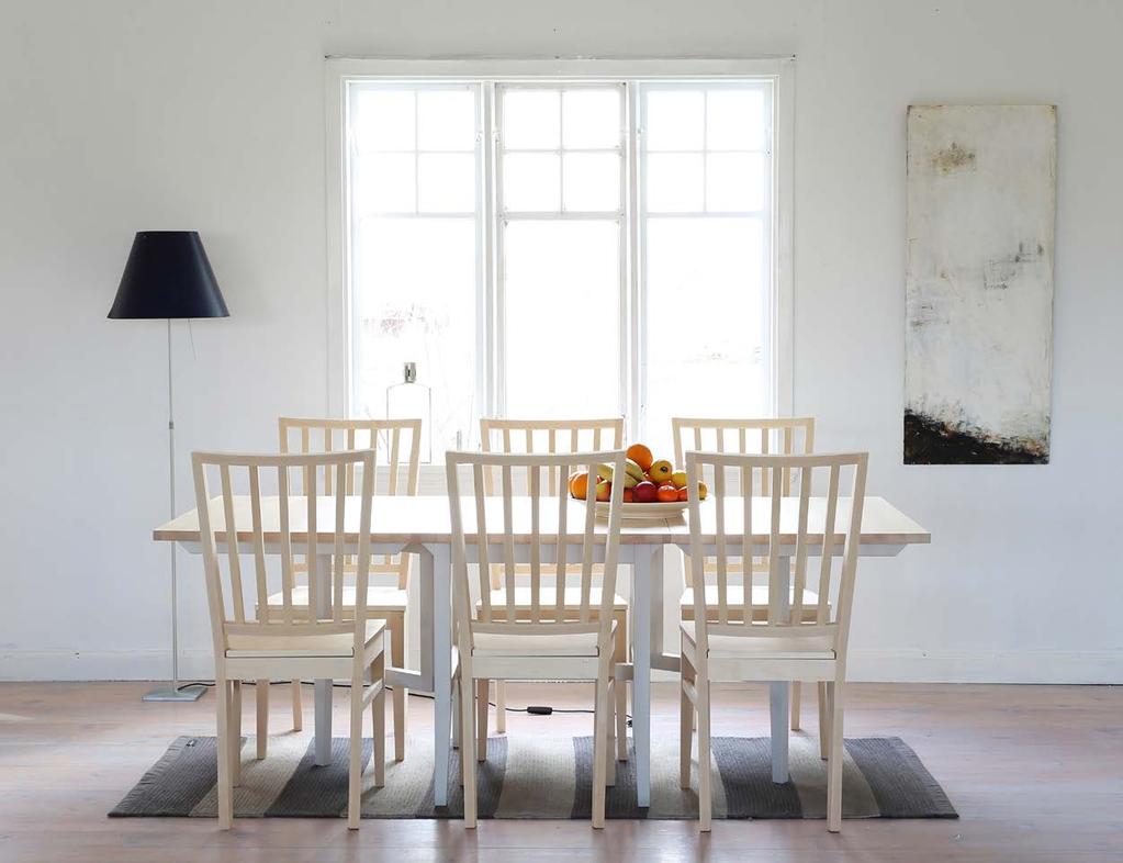 Dessa placeras på utdrag i kortänden/ändarna och är 50 cm styck. Bordet är omsorgsfullt ytbehandlat med sammetslen yta. Bordsskivan har precis som alla bordsskivor från G.A.D hela stavar.
