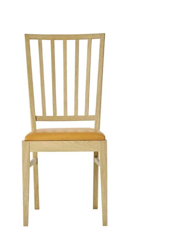 Oljan läggs på i flera lager och mellanslipas för hand med omsorg in mellan varje ribba och minsta vrå.