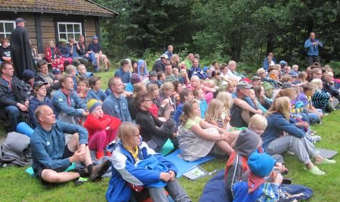 EKBACKSKYRKANS IBK INNEBANDYLÄGER I HÖGSJÖ Den 24-25 augusti hade vi upptaktsläger, det samlades ca 20 ungdomar i ålder 6-13 år i Högsjö.
