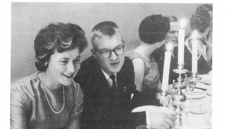 Barbo Dahlbom Hall, 1Q 1965 och Bo G Hall 1Q 1962 på recentiorsgasque i september 1962. Barbro har alltid varit en människa med naturliga ledarkunskaper.