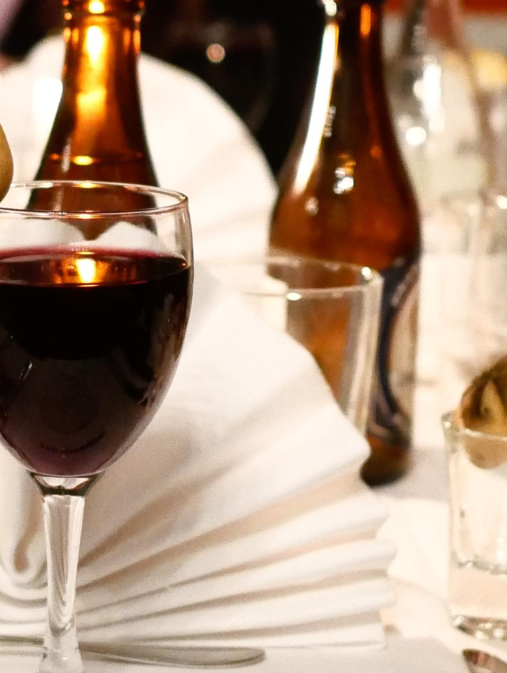 Gästerna är här - dags att servera Ett glas vin - kanske flera?