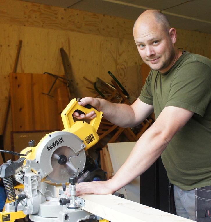 Att vidga synen på vad ett yrke innebär genom att resonera kring vilka kunskaper och färdigheter som utvecklas under utbildningen eller i arbetet är ett sätt att vidga bilden av arbeten och yrken.