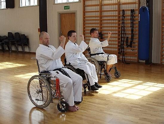 Karate, Rullstolskarate & Kampsport för blinda Välkommen att börja träna karate, rullstolskarate eller kampsport för blinda.