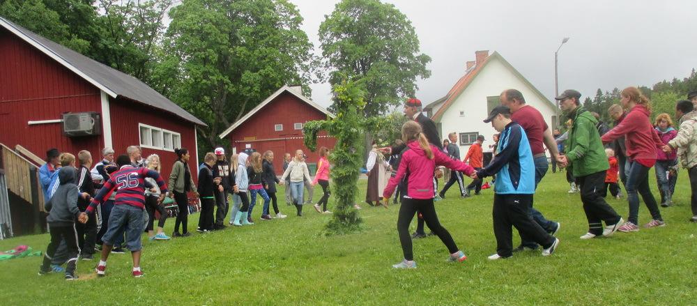 Vad som hänt i sommar Olika saker som Karin och jag har varit med om sommaren 2015. 12 När jag fyllde år fick jag en bok som heter '100 balla ställen i Stockholm'.