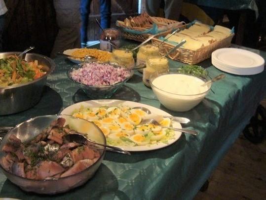 00 på Bengts Bana fr o m 8 maj. Nov-mars i Daxdoor-hallen, Sparreholm kl 10.00. Ansv. Bernth Almgren och Agneta Gren. Onsdagar kl 13.00 i Flen. Samåkn. från Vikingen kl 12.30. Bokade tider 2018: 7 o.