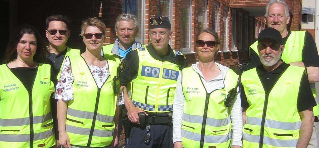 Kommunpolis Christer Stålhandske hade med sig ett antal volontärer för synlighet och positiva möten. Volontärerna var mycket uppskattade och många besökare stannade upp och ville prata.