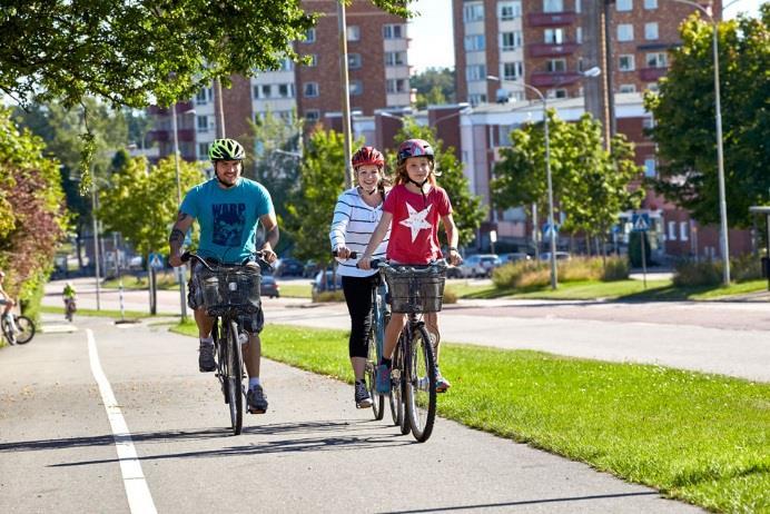 Trygghet och säkerhet Trygg och säker innebär att tjänsterna utförs enligt gällande regelverk. Tjänsterna är transparanta vilket innebär förutsägbarhet och möjlighet till insyn.