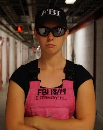 Agent 005 Namn: Julia Wahlström Befattning: Sittning & gyckel Studenten tagen i: Stockholm Detta skulle jag ta