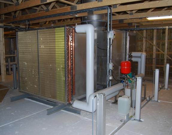 Effekt (kw) Fläktpådrag (%) 17 mätning av energiutbytet för värmeväxlaren gjordes under en timma, och visade på ett värmeutbyte på 12 kw vid en värmeanvändning på 11 kw för torken.