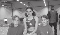 UDM-drottningen Gabriela Casadei, här omgiven av Hanna Hellman och Elin Westerlund medaljtrio på 200 m. 14 Det blev två härliga dagar.