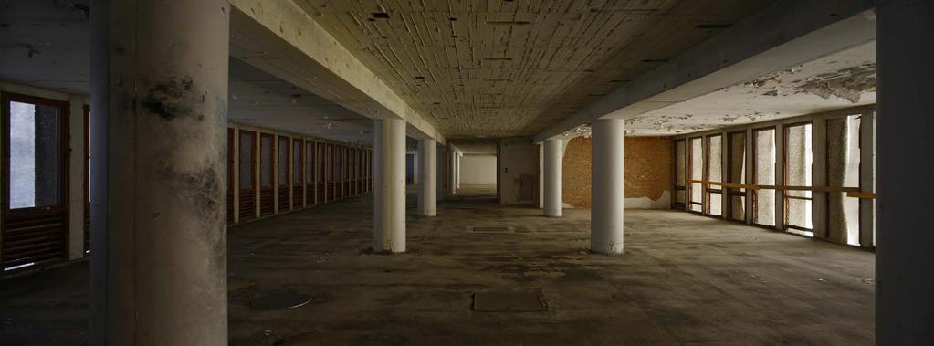Regeringskvarteret, Oslo H-blocket Foto: Pär Eliaeson För mig vilar över regeringskvarteret fortfarande en tät stämning, färgad av undergång och naket brutalt våld.