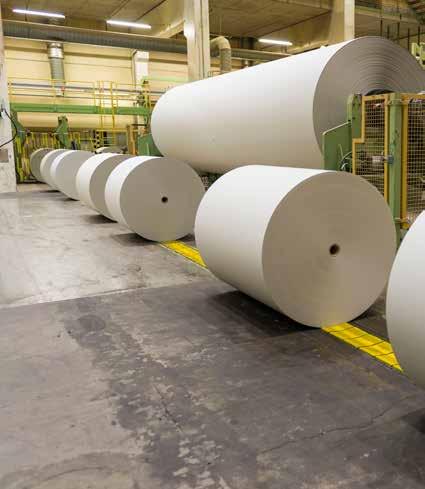 Det kan vi göra antingen genom att öka andelen vedfiber eller genom att använda biobaserad plast i mixen.