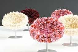 2.3 Ytor i dag En tredje utgångspunkt som jag vid sidan av mina två inspirationskällor, har haft Bild 11. Nina Jobs fåtölj Kvilt för Gärsnäs. Bild 12. Tokujin Yoshiokas Bouquet Chair. Bild 13.