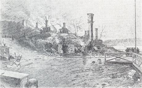 Från branden i Dalarö den 30 september 1890. Vy från Hotellbryggan och Odinsvägen över brandområdet bort mot Tullbryggan. I förgrunden t.v. syns möbler och del av inredningen från Hultmans hotell.