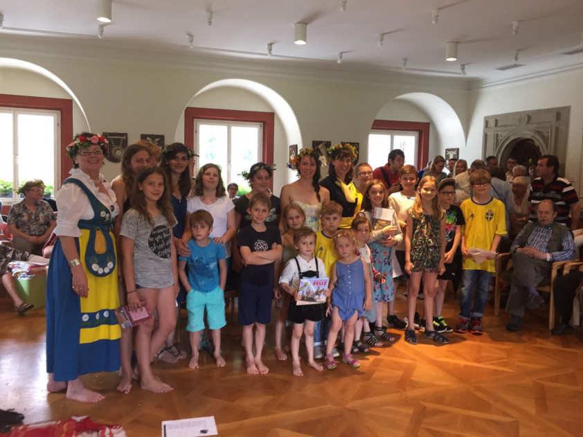 Fazit Svenska Skolan i Heidelberg / Karlsruhe De flesta barn pratar svenska hemma i familjen och tycker det är jäpe roligt ap träffa andra barn med gemensamt språk.