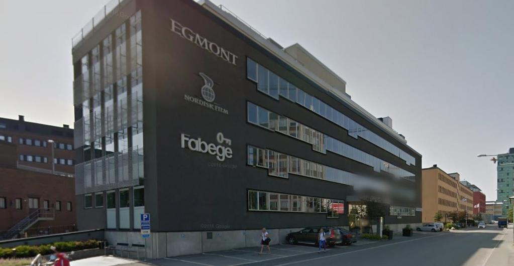 Figur 2.2. Befintliga byggnader inom planområdet. Överst vy från Pyramidvägen mot nordväst. Nederst vy från Dalvägen mot nordväst. Se figur 2.1 