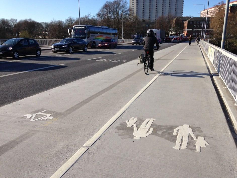 Sida 5 (8) Bild: Efter ombyggnaden, cykelbana 2,75m och gångbana 2,25m Övergångsstället vid Västerbroplan byggdes om för