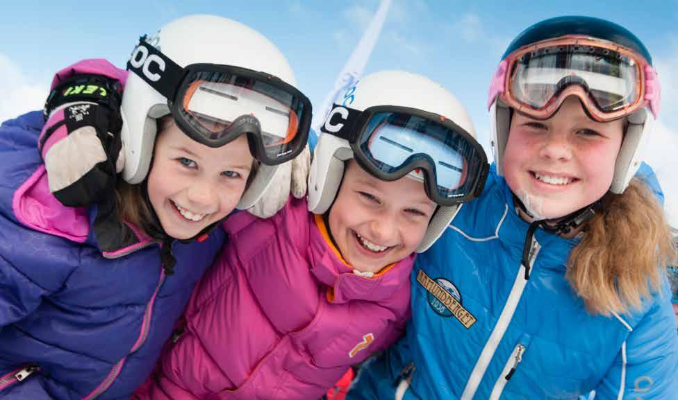 INNEHÅLL Blågula vägen del 1 Syfte...5 Målsättning....5 Ledare och tränare...6 Delaktighet och spelregler....6 Anpassad träning...7 Skidteknik...7 Tävling.