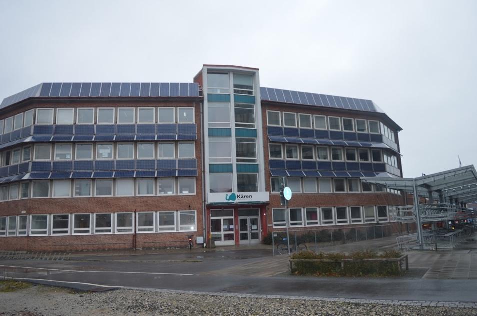Figur 10: Polykristallina kiselsolceller på Kårhuset, Malmö Högskola. Figur 11: Närbild av solcellsmoduler på Kårhuset, Malmö Högskola. 2.4.