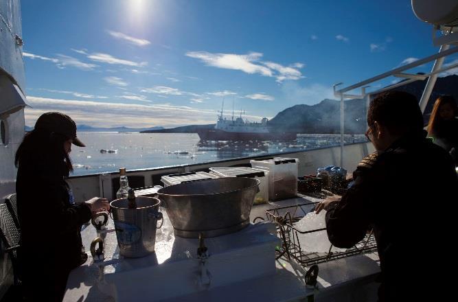 Följ med på en resa genom Longyearbyens rika gruvhistoria, medan du känner på en gruvarbetares vardag i Gruva 3. Vi får höra den kolsvarta historien om gruvdrift på Svalbard.