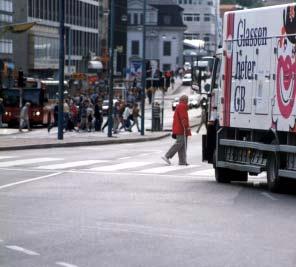 VTI notat 24-24 Dödade och skadade på övergångsställe före och efter regeln om väjningsplikt Foto: VTI VTI notat 24 24 Författare