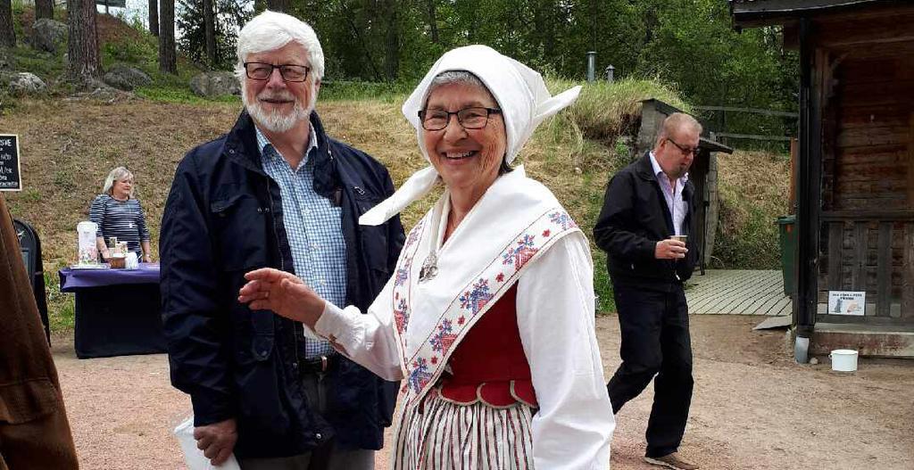 Politik KS Ordförande: Jonas Andersson Ekonomiskt utfall - nettokostnader (tkr) Verksamhet Bokslut 2016 Delår 2016 Delår 2017 Budget 2017 Prognos 2017 Avvikelse Politik 2 887,4 1 851,2 1 973,9 3