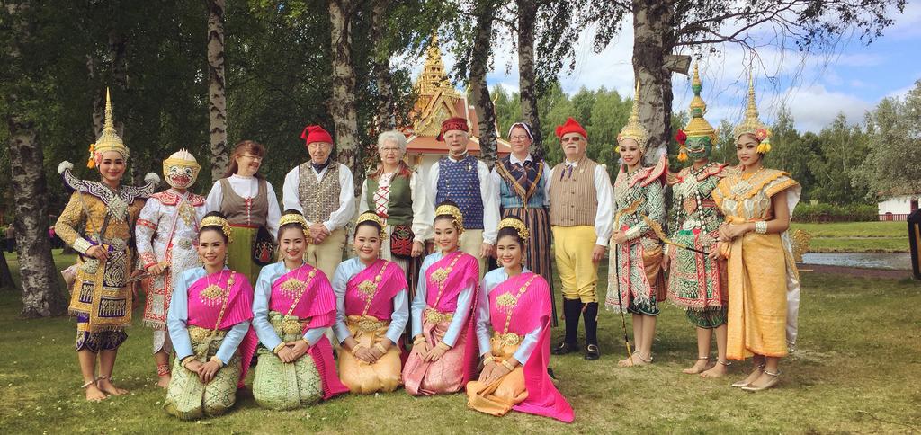 Dansare från Thailand och Ragunda. 20-års jubileum vid Thailändska Paviljongen i Utanede den 19 juli.