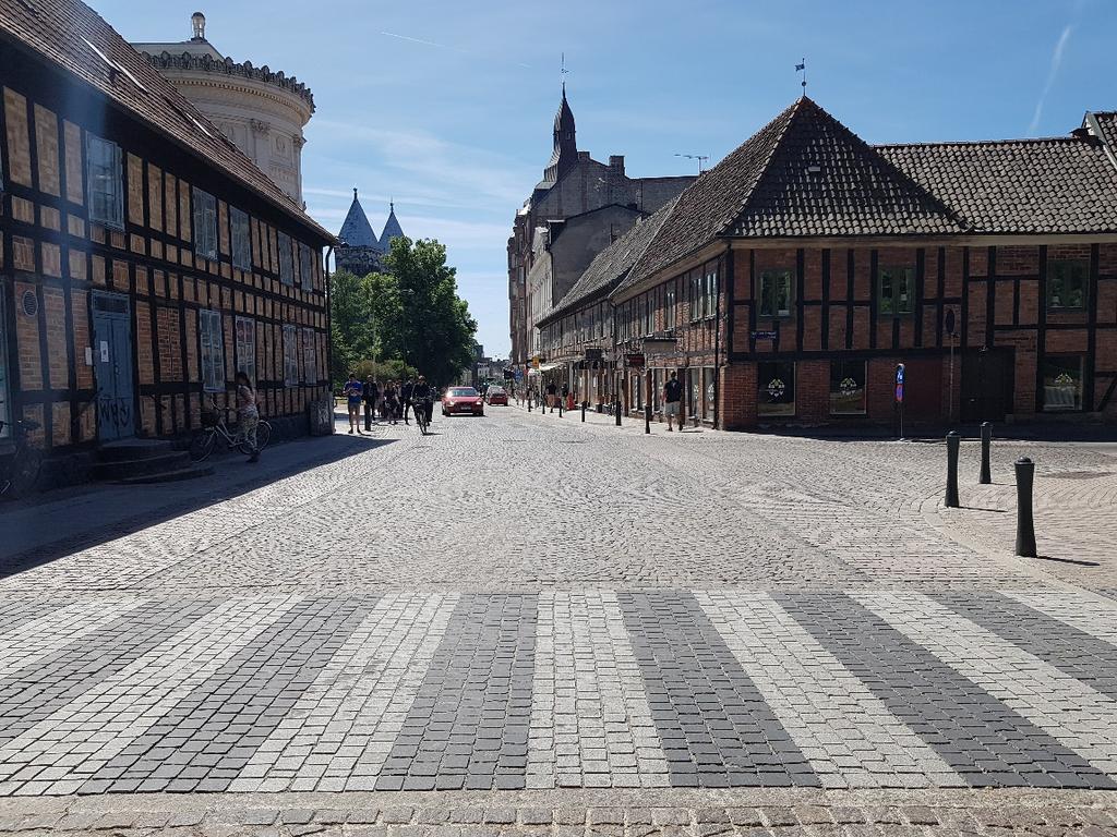 ...Cykelsystemet är mångfacetterat och tillgodoser de krav och behov som olika grupper av trafikanter har Nordsydliga stråket genom Lunds stadskärna, korsningen Bredgatan, Sankt Petri Kyrkogata och