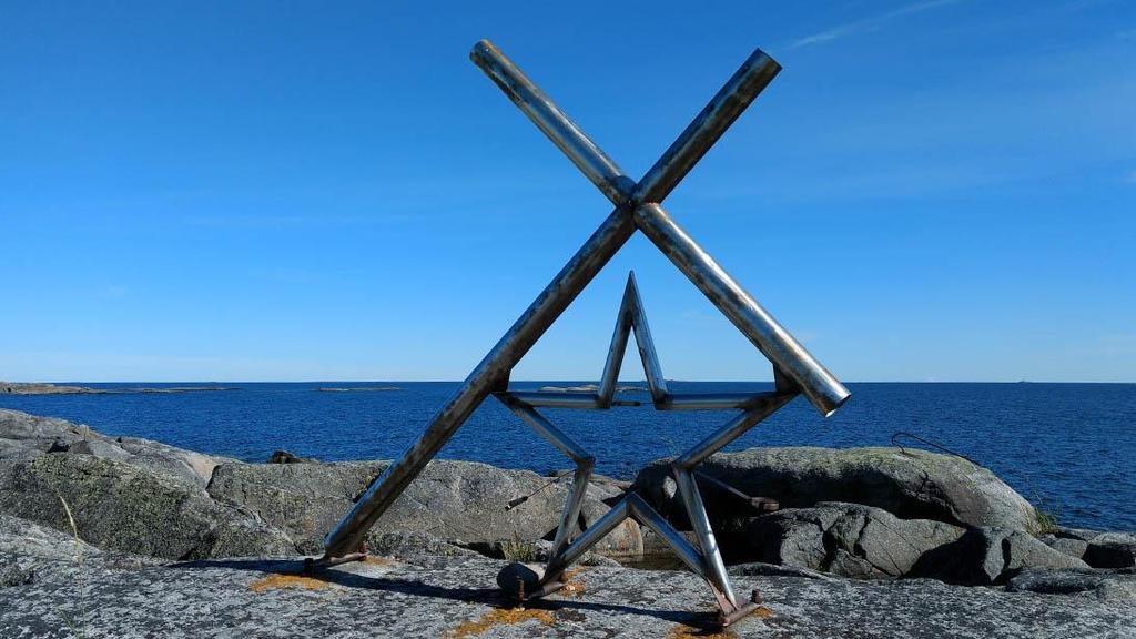 sittbrunnen. Här är så vackert och man kan vandra runt på stigar och klippor. Utö är en skärgårdsidyll.