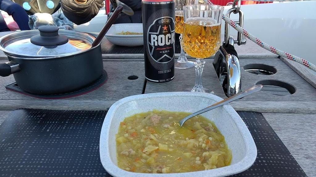 Bilder: Haapsalu Estland 19/7 Seglade från Haapsalu i hård vind till Dirhami. Ett litet vackert ställe med många långa sandstränder. Synd bara att havet är så kallt så man inte kan utnyttja dem.