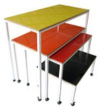 SATSBORD MED WHITEBOARDFUNKTION CoCreative, Stockholm Stativ i vit pulverlack. 9 valbara laminat, Formica. Se www.bklibrary.