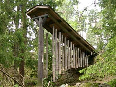 Väntsalen Järnvägsstation i halv skala I mitten av samhället, ca 1 km söder om Brunnsparken, finns en storskalig modell av Dals Rostocks gamla vackra järnvägsstation.