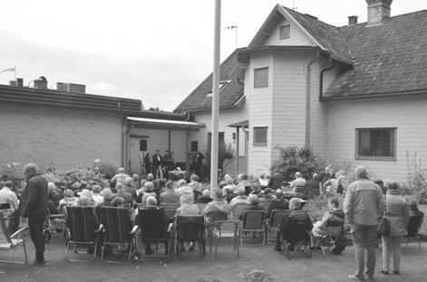 Med sig har han strängmusik från Nässjö Missionskyrka.