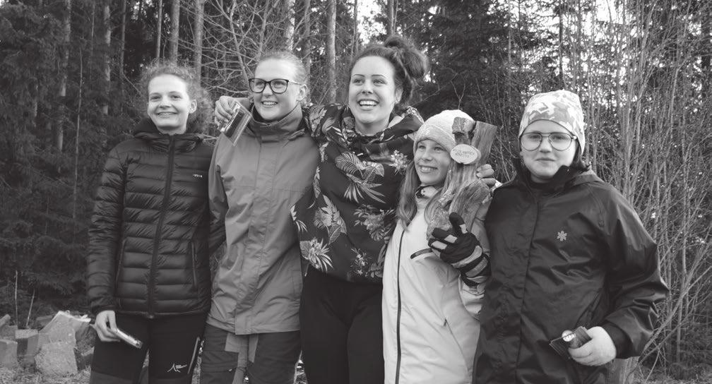 Scouterna fick under spårningen svara på frågor samt testa sina kunskaper vid olika kontroller.