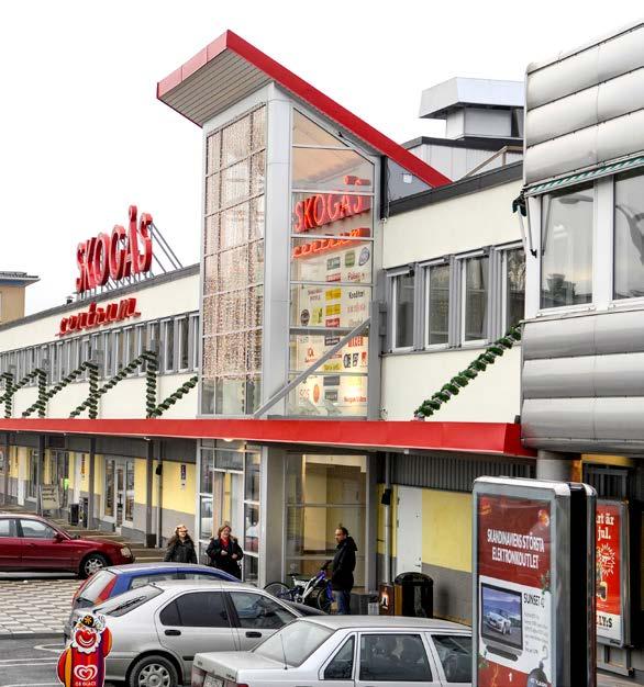 Byggår: Etappvis 1956 1989 Uthyrningsbar handelsyta: 29 100 kvm Butiker och serviceställen: 75 Besökare: 7 100 000 P-platser: 1 200 Nya kontrakt 2017: RÅ och så, Glömstapoolen DETTA HÄNDE 2017